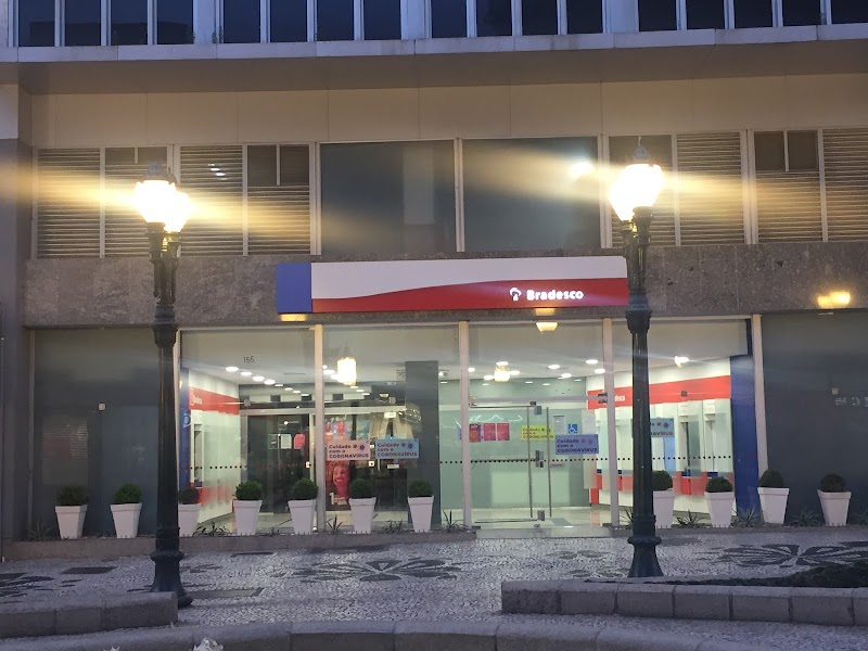 Banco Bradesco - Agência 5750 - Agência Bancária em Centro, Curitiba/PR - Foto 2