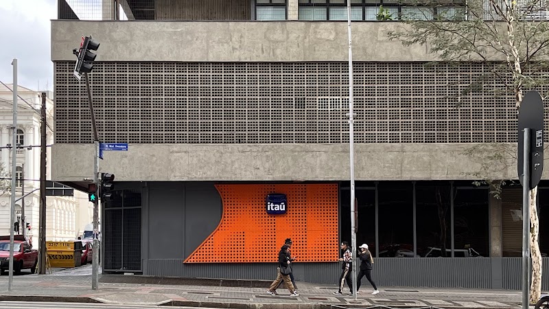Banco Itaú - Agência 0548 - Agência Bancária em Centro, Curitiba/PR - Foto 2