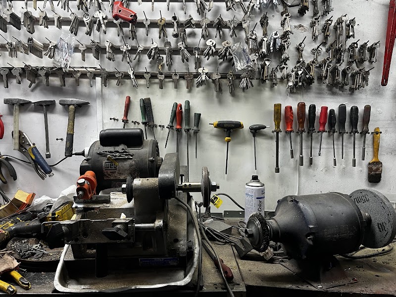 Chaveiro Central Curitiba - Chaveiro em Portão, Curitiba/PR - Foto 4