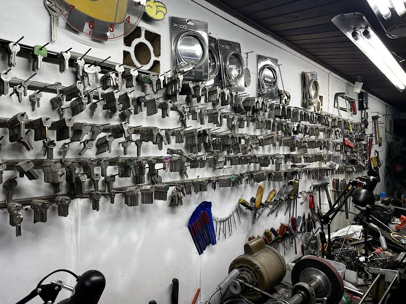 Chaveiro Central Curitiba - Chaveiro em Portão, Curitiba/PR - Foto 5