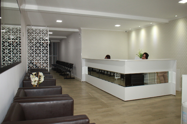 Pele & Cia Centro Dermatológico e Odontológico - Clínica de Estética em Centro, Curitiba/PR - Foto 3