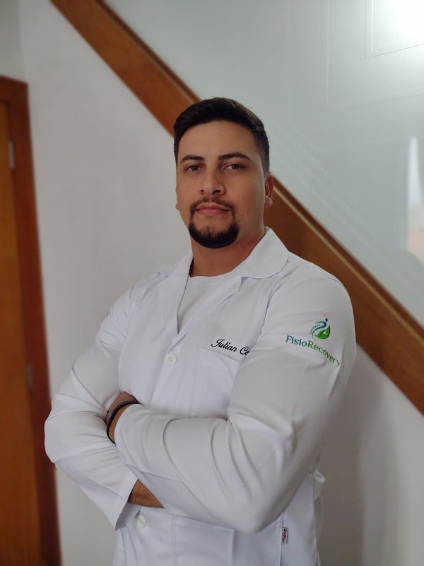 Julian - Quiropraxia | Massoterapia - 24 horas - Clínica Médica em Centro, Curitiba/PR - Foto 5