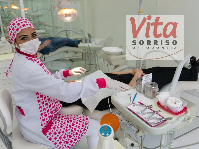 Clínica Vita Sorriso Implantes - Especialista em Prótese Protocolo - Clínica Odontológica em Centro, Curitiba/PR - Foto 2