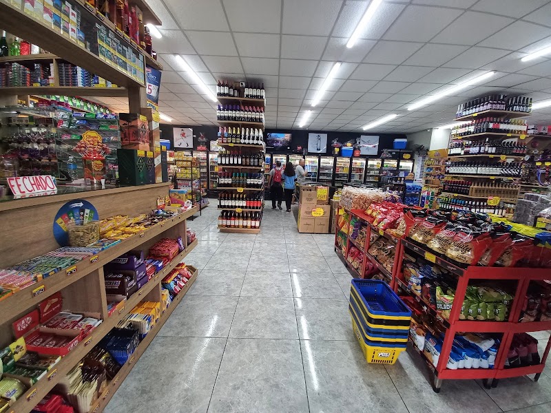 Adega Farias Distribuidora de Bebidas - Distribuidora de Bebidas em Cajuru, Curitiba/PR - Foto 2