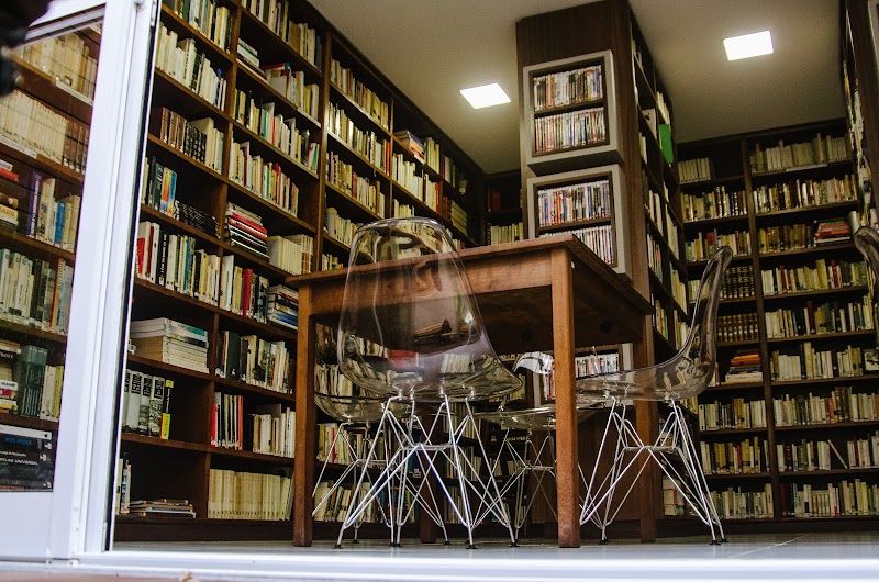 Aliança Francesa de Curitiba - Escola de Idiomas em Batel, Curitiba/PR - Foto 2