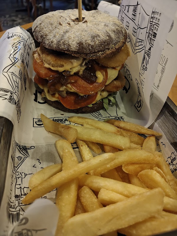 Fábrica Gourmet Hamburgueria - Hamburgueria em Bairro Alto, Curitiba/PR - Foto 3