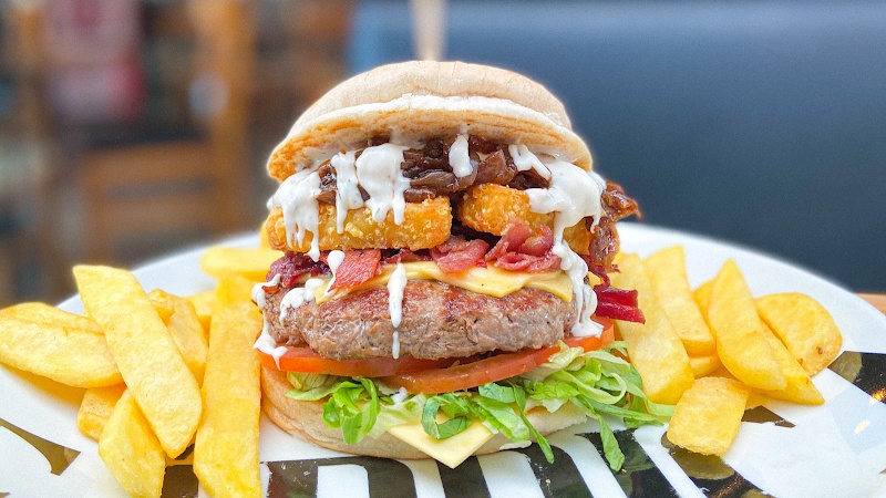 Fábrica Gourmet - Hamburgueria em Centro, Curitiba/PR - Foto 2