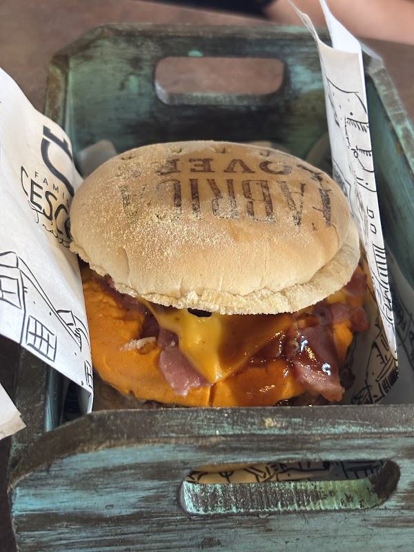 Fábrica Gourmet - Hamburgueria em Centro, Curitiba/PR - Foto 3