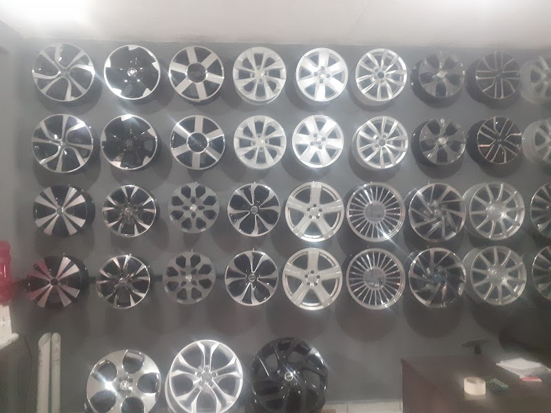 Car Center Pneus, Freios e Suspensão - Oficina Mecânica em Ganchinho, Curitiba/PR - Foto 3