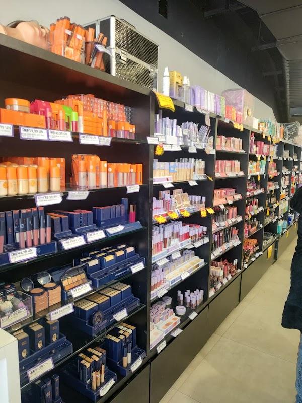 Diva Cosméticos e Perfumaria - Perfumaria e Cosméticos em Centro, Curitiba/PR - Foto 2
