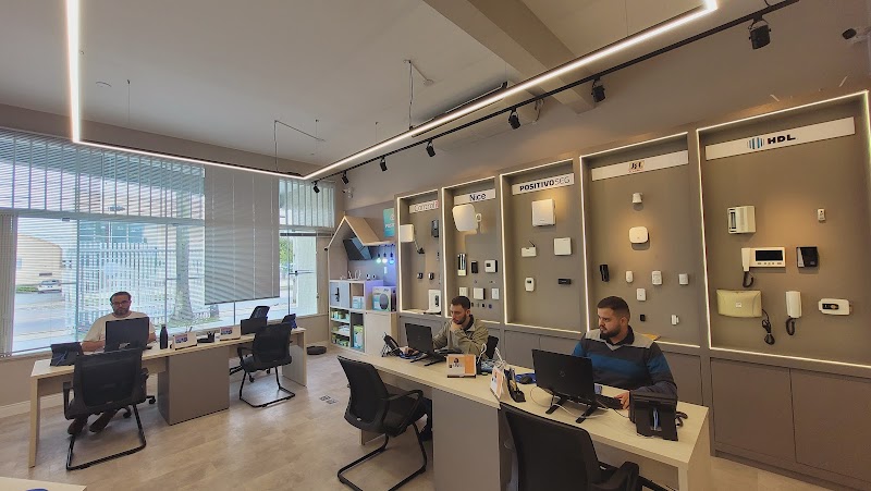 Securicenter Distribuidora Multimarcas - Segurança Eletrônica em Centro, Curitiba/PR - Foto 2